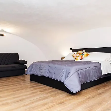 Artisti Apartment *